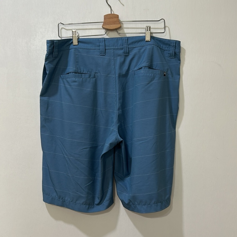 TRAVIS MATHEW MEN CASUAL BLUE PLAID SHORTS Sz 36 - Picture 2 of 9